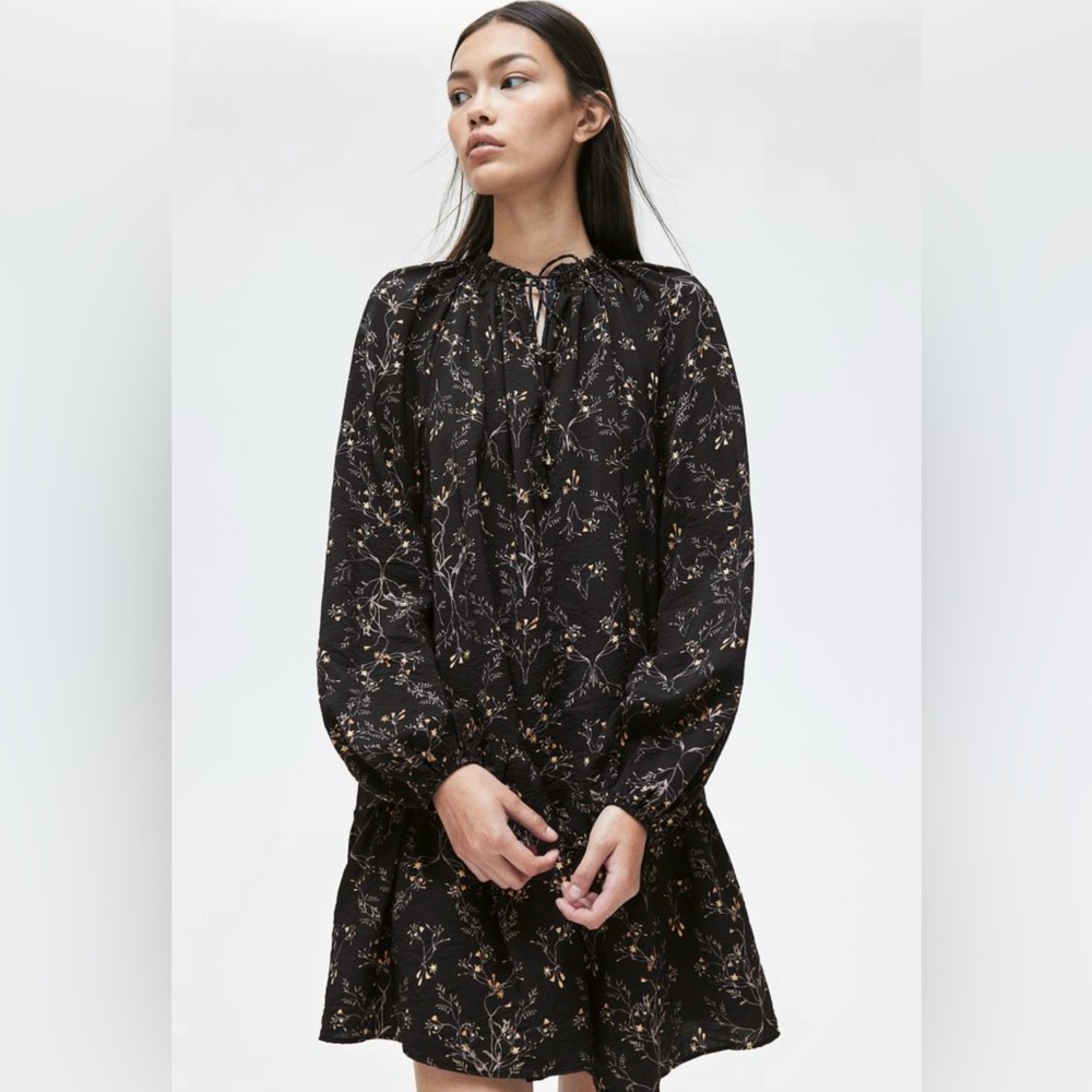 NWT DRAWSTRING-DETAIL DRESS